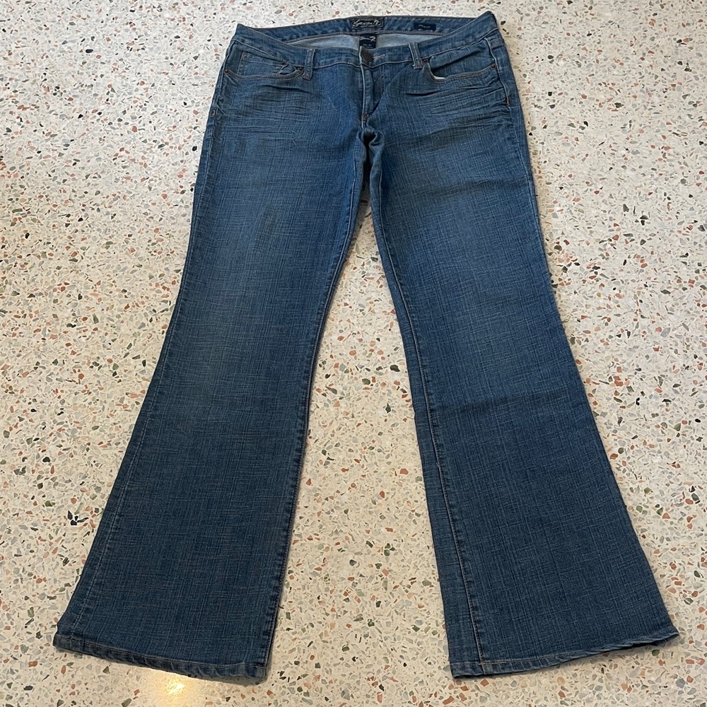 Seven7 Women's Flare Jeans Size 31 in Classic Blue 76% Cotton 2%Spandex